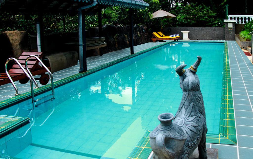 แมเนอร์ เฮาส์ Hotel Embulpure ภายนอก รูปภาพ