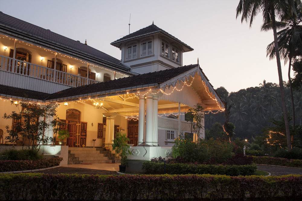 แมเนอร์ เฮาส์ Hotel Embulpure ภายนอก รูปภาพ