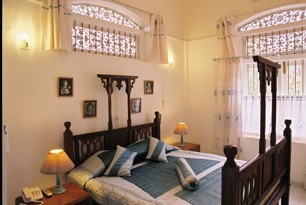 แมเนอร์ เฮาส์ Hotel Embulpure ภายนอก รูปภาพ