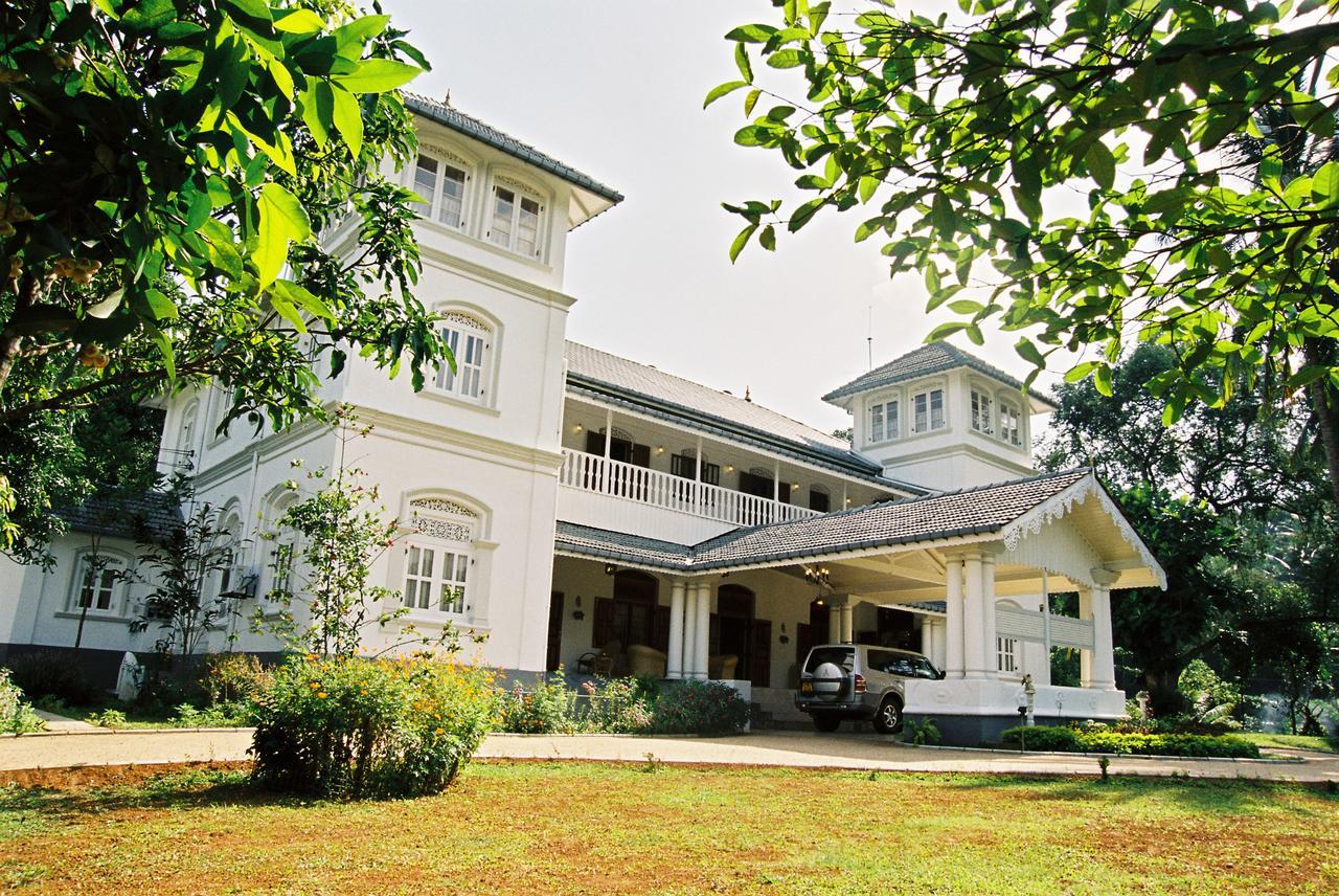 แมเนอร์ เฮาส์ Hotel Embulpure ภายนอก รูปภาพ