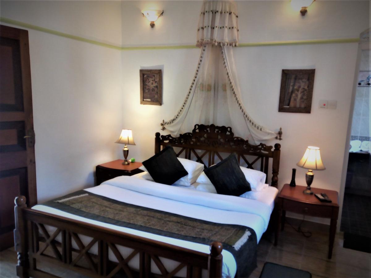 แมเนอร์ เฮาส์ Hotel Embulpure ภายนอก รูปภาพ