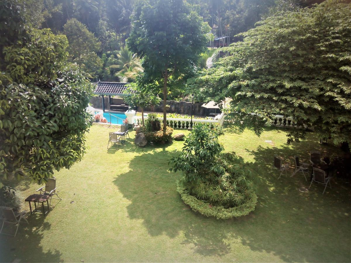 แมเนอร์ เฮาส์ Hotel Embulpure ภายนอก รูปภาพ