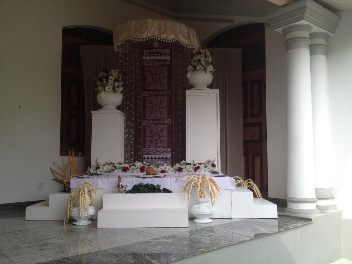 แมเนอร์ เฮาส์ Hotel Embulpure ภายนอก รูปภาพ