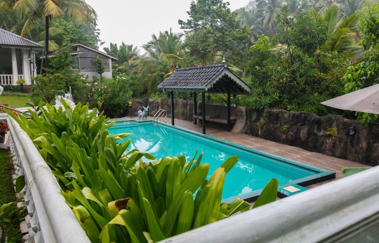 แมเนอร์ เฮาส์ Hotel Embulpure ภายนอก รูปภาพ
