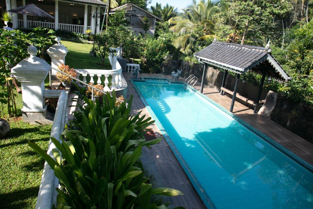แมเนอร์ เฮาส์ Hotel Embulpure ภายนอก รูปภาพ