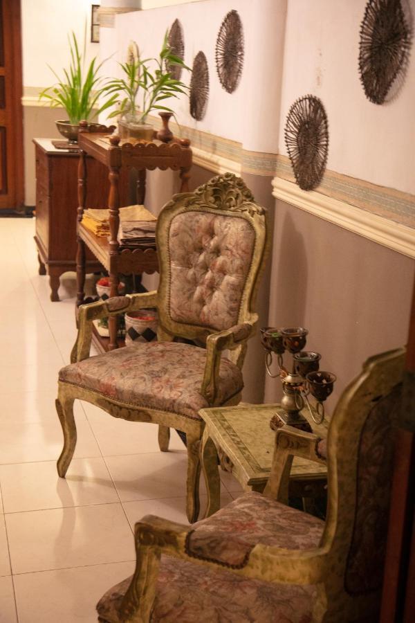 แมเนอร์ เฮาส์ Hotel Embulpure ภายนอก รูปภาพ