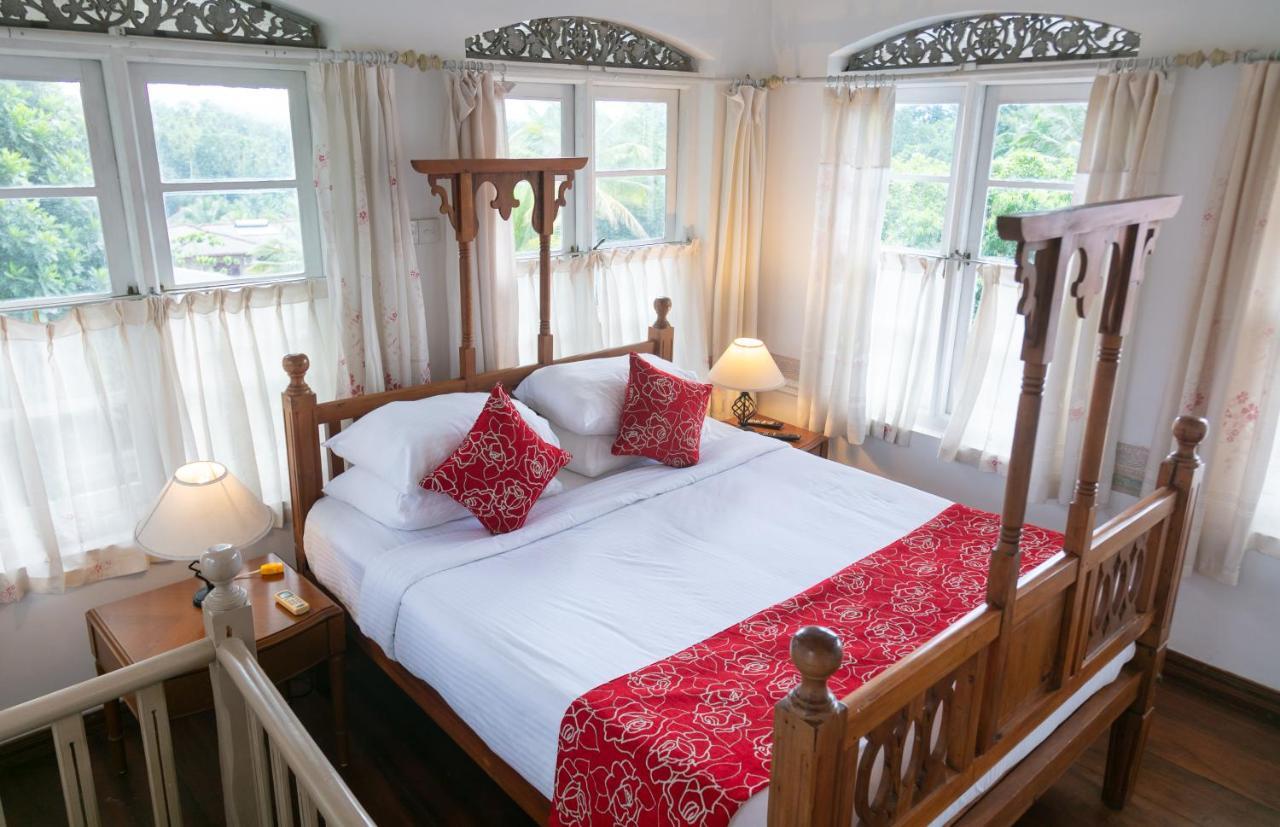 แมเนอร์ เฮาส์ Hotel Embulpure ภายนอก รูปภาพ