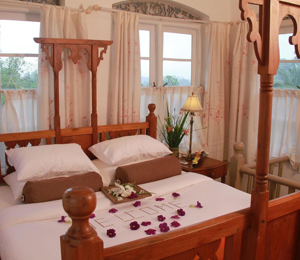 แมเนอร์ เฮาส์ Hotel Embulpure ภายนอก รูปภาพ