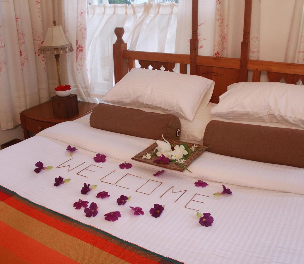 แมเนอร์ เฮาส์ Hotel Embulpure ภายนอก รูปภาพ